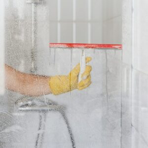 Klare Sicht: Glasdusche und Duschtür aus Glas reinigen