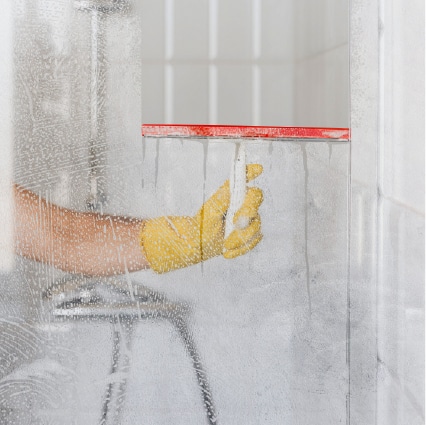 Klare Sicht: Glasdusche und Duschtür aus Glas reinigen