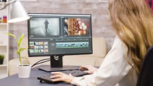 Warum eine Monitorerhöhung ein Muss für eine gesunde und produktive Arbeitsumgebung ist?