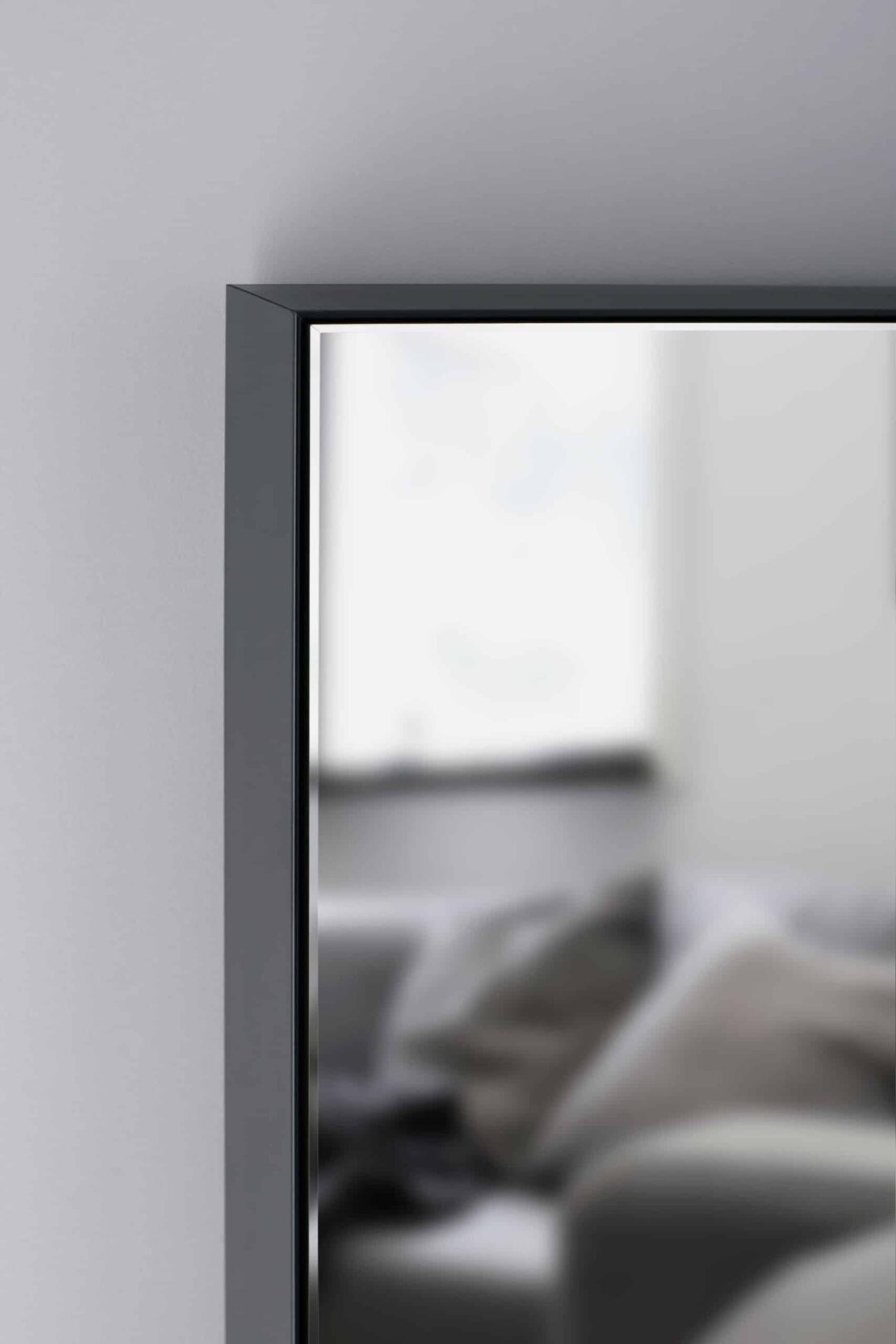 Box Black Rechteck Wandspiegel im schwarzen Rahmen aus gebürstetem Aluminium-2