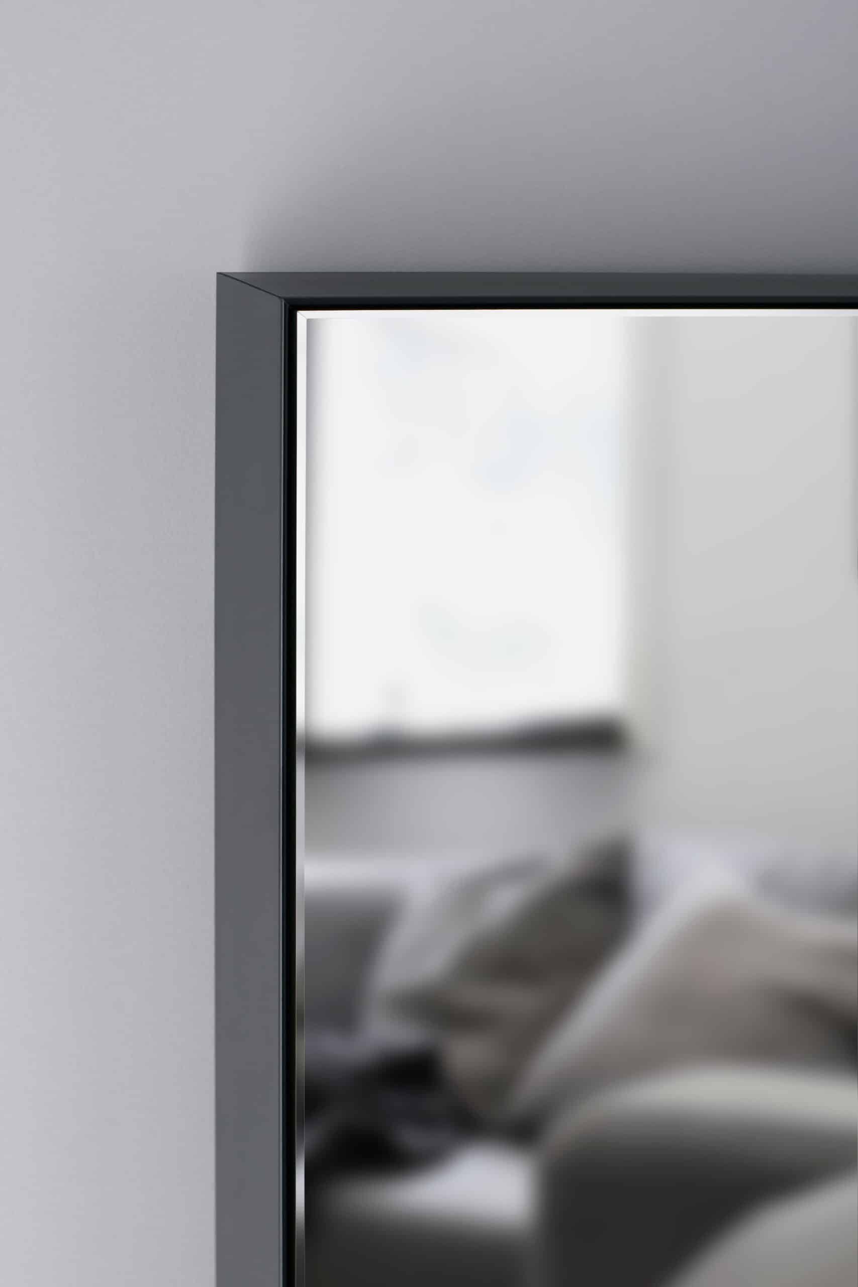 Box Black Rechteck Wandspiegel im schwarzen Rahmen aus gebürstetem Aluminium-2 Box Black Rechteck Wandspiegel im schwarzen Rahmen aus gebürstetem Aluminium-2