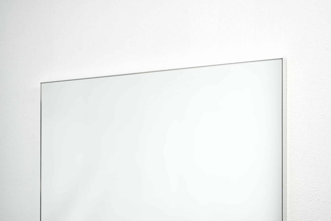 Box White Rechteck Wandspiegel im Weiss Rahmen aus gebürstetem Aluminium 60 x 80 cm-3