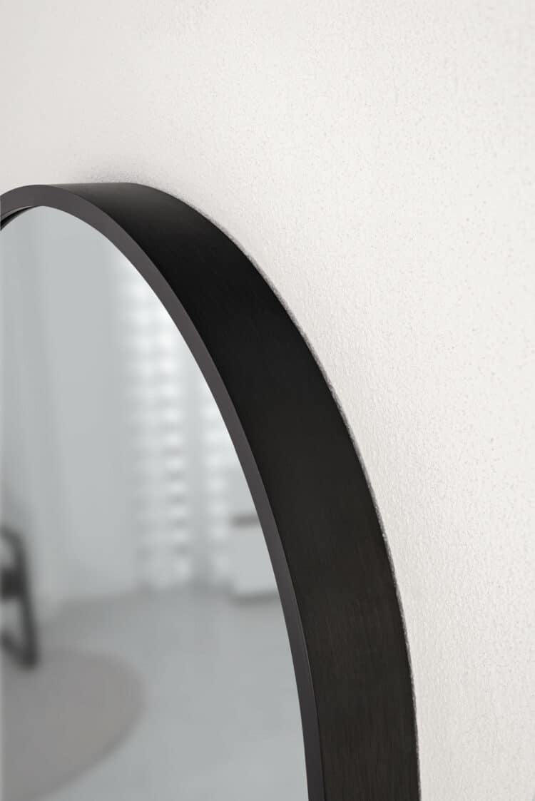 Joy Black Ovale Wandspiegel im schwarzen Rahmen aus gebürstetem Aluminium-3