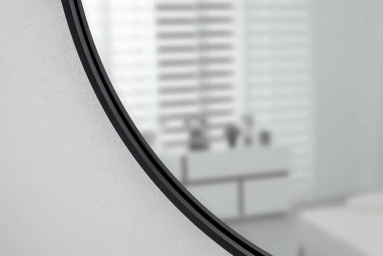 Joy Black Ovale Wandspiegel im schwarzen Rahmen aus gebürstetem Aluminium-4
