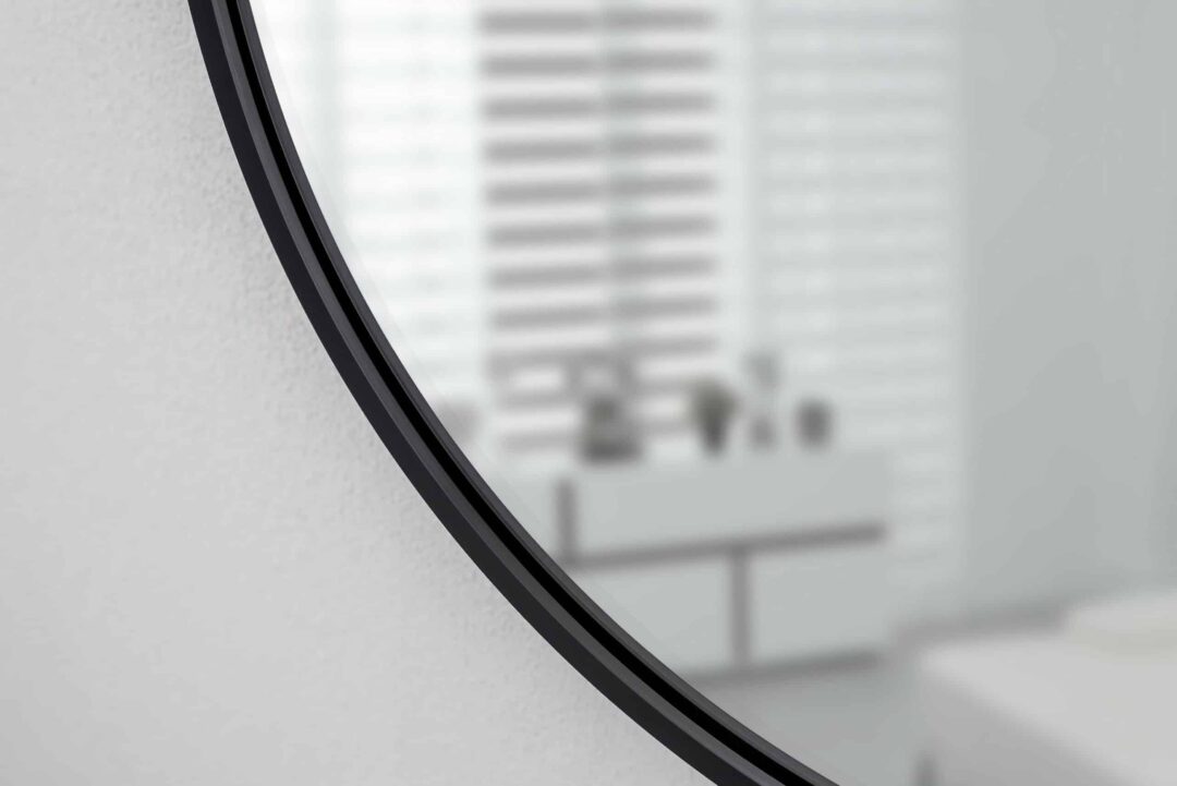 Joy Black Ovale Wandspiegel im schwarzen Rahmen aus gebürstetem Aluminium-4