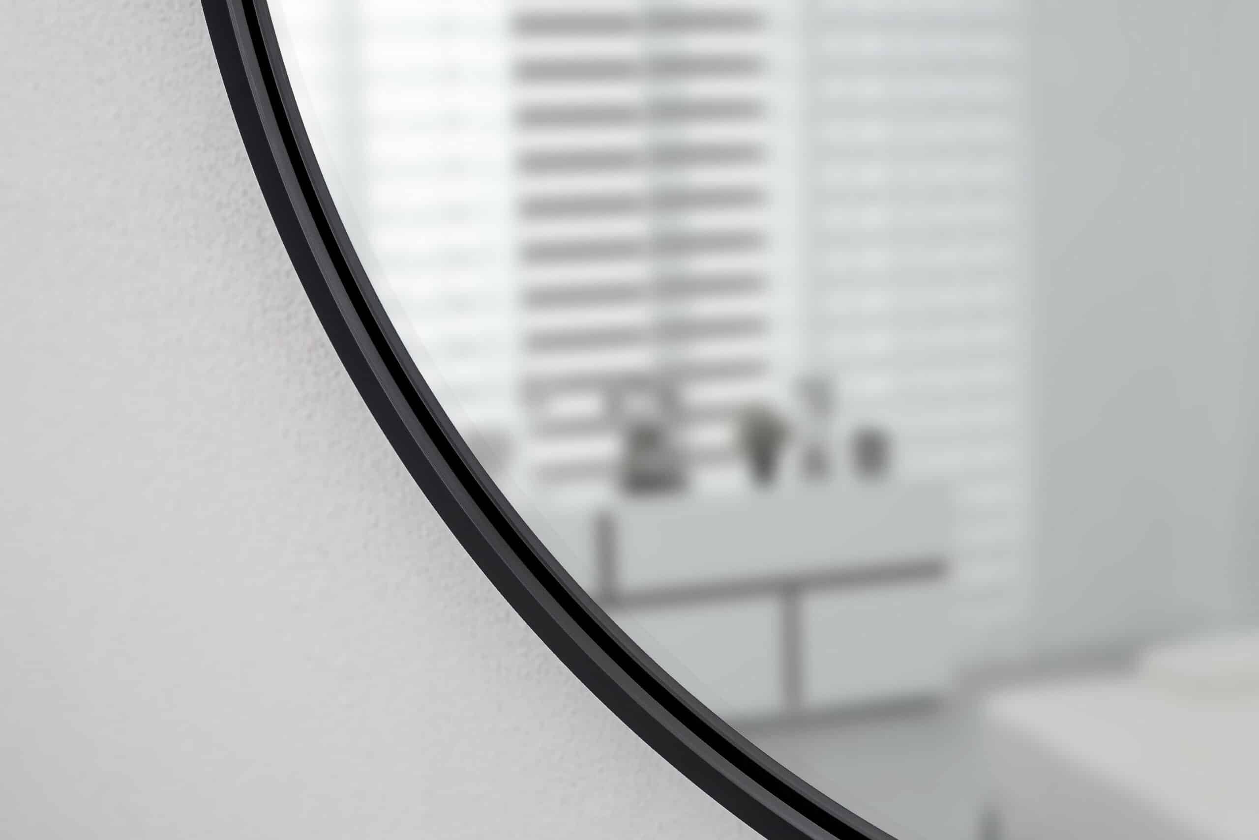 Joy Black Ovale Wandspiegel im schwarzen Rahmen aus gebürstetem Aluminium-4 Joy Black Ovale Wandspiegel im schwarzen Rahmen aus gebürstetem Aluminium-4