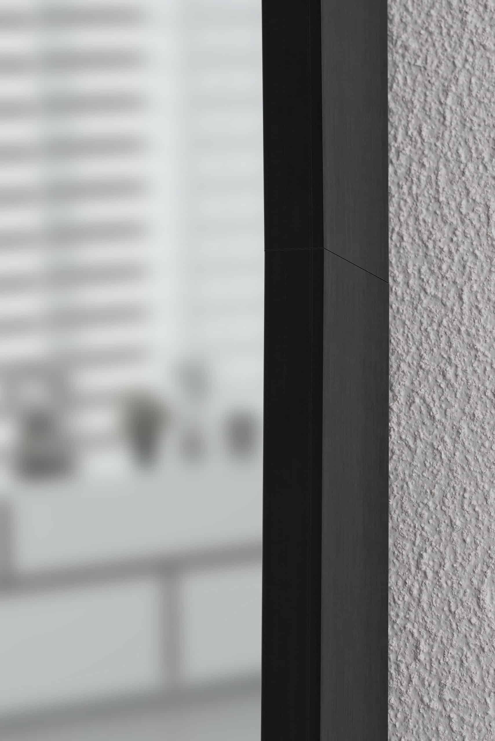 S-AF-JB-ALLE-5 Joy Black - Ovale Wandspiegel im schwarzen Rahmen aus gebürstetem Aluminium