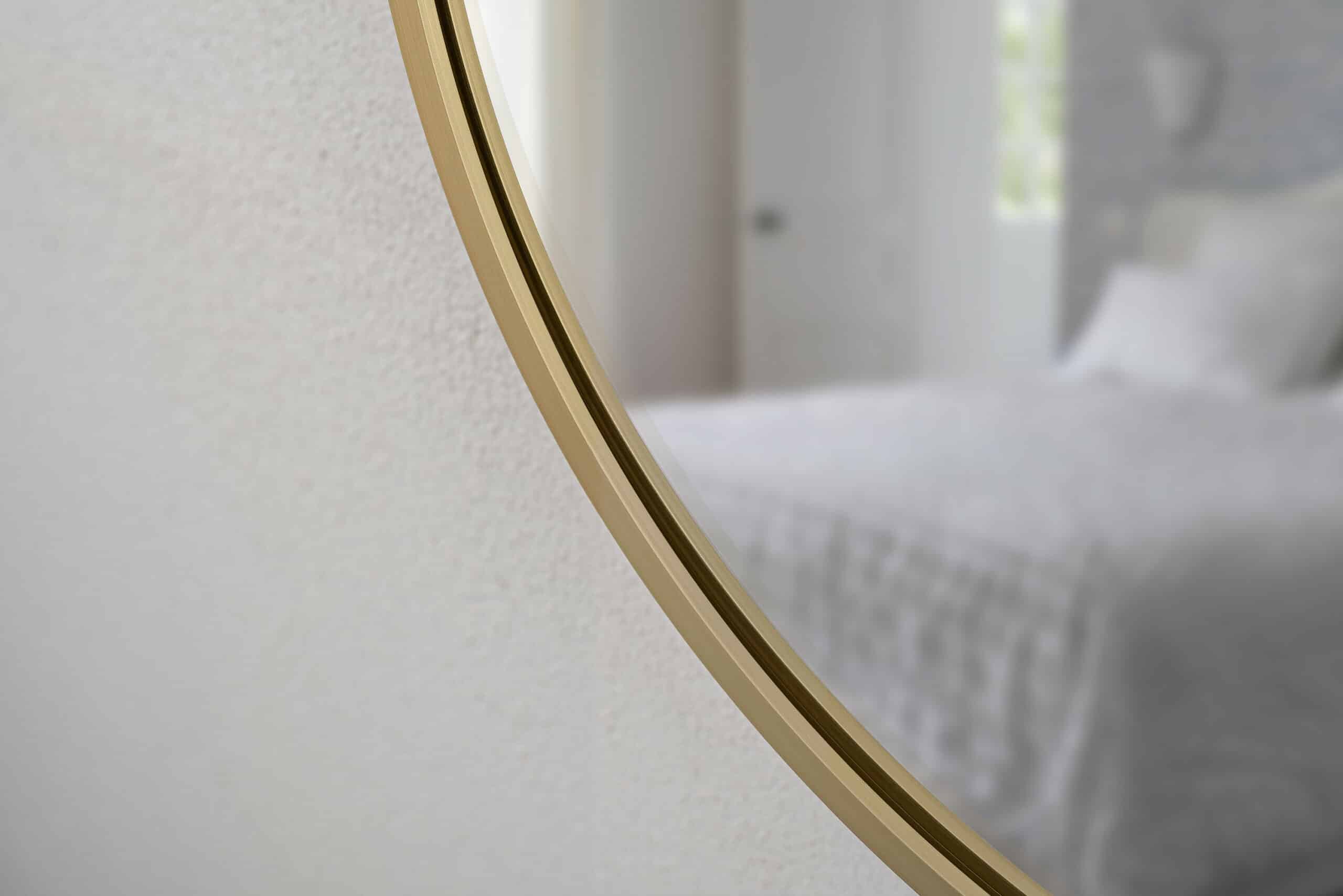 Joy Gold Ovale Wandspiegel im gelb Rahmen aus gebürstetem Aluminium-4 Joy Gold Ovale Wandspiegel im gelb Rahmen aus gebürstetem Aluminium-4