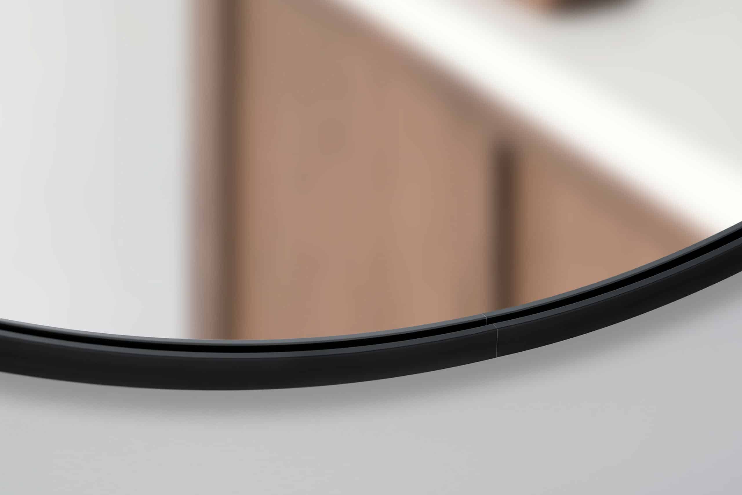 Nico Kolo Black Kreis Wandspiegel im schwarzen Rahmen aus gebürstetem Aluminium Ø60 - 80-2 Nico Kolo Black Kreis Wandspiegel im schwarzen Rahmen aus gebürstetem Aluminium Ø60 - 80-2