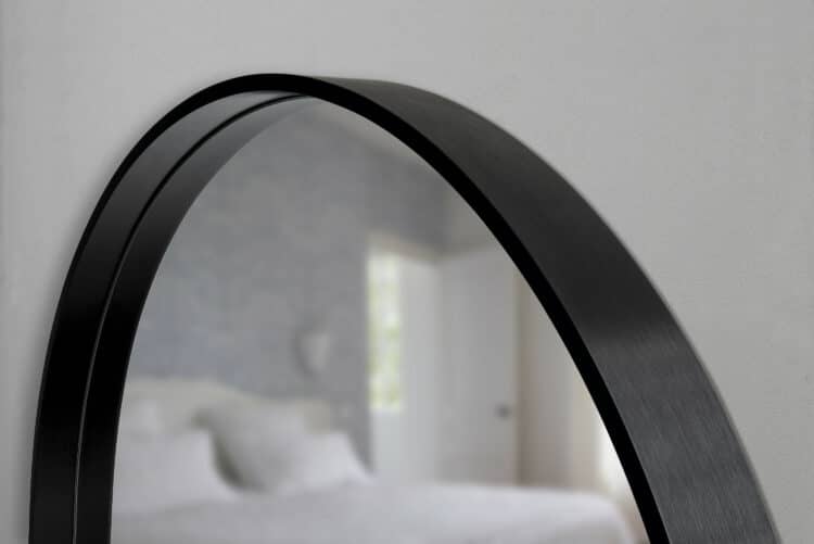 Oslo Kreis Wandspiegel im schwarzen Rahmen aus gebürstetem Aluminium Ø60 - 80-3