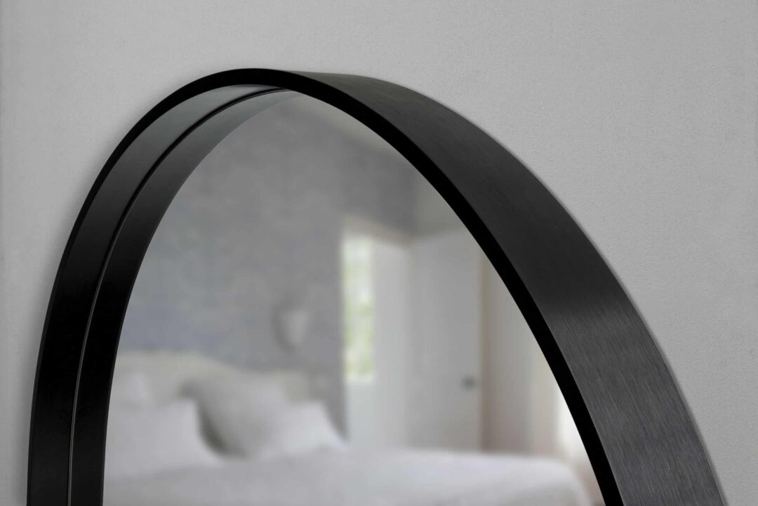 Oslo Kreis Wandspiegel im schwarzen Rahmen aus gebürstetem Aluminium Ø60 - 80-3
