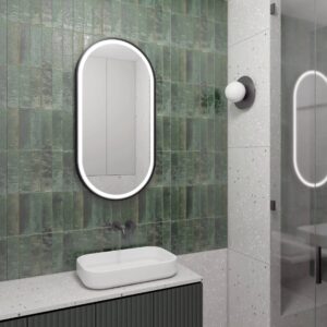 Solaris Wandspiegel in einem schwarzen Rahmen aus gebürstetem Aluminium. Sein sandgestrahlter mit LEDs beleuchtet.-1