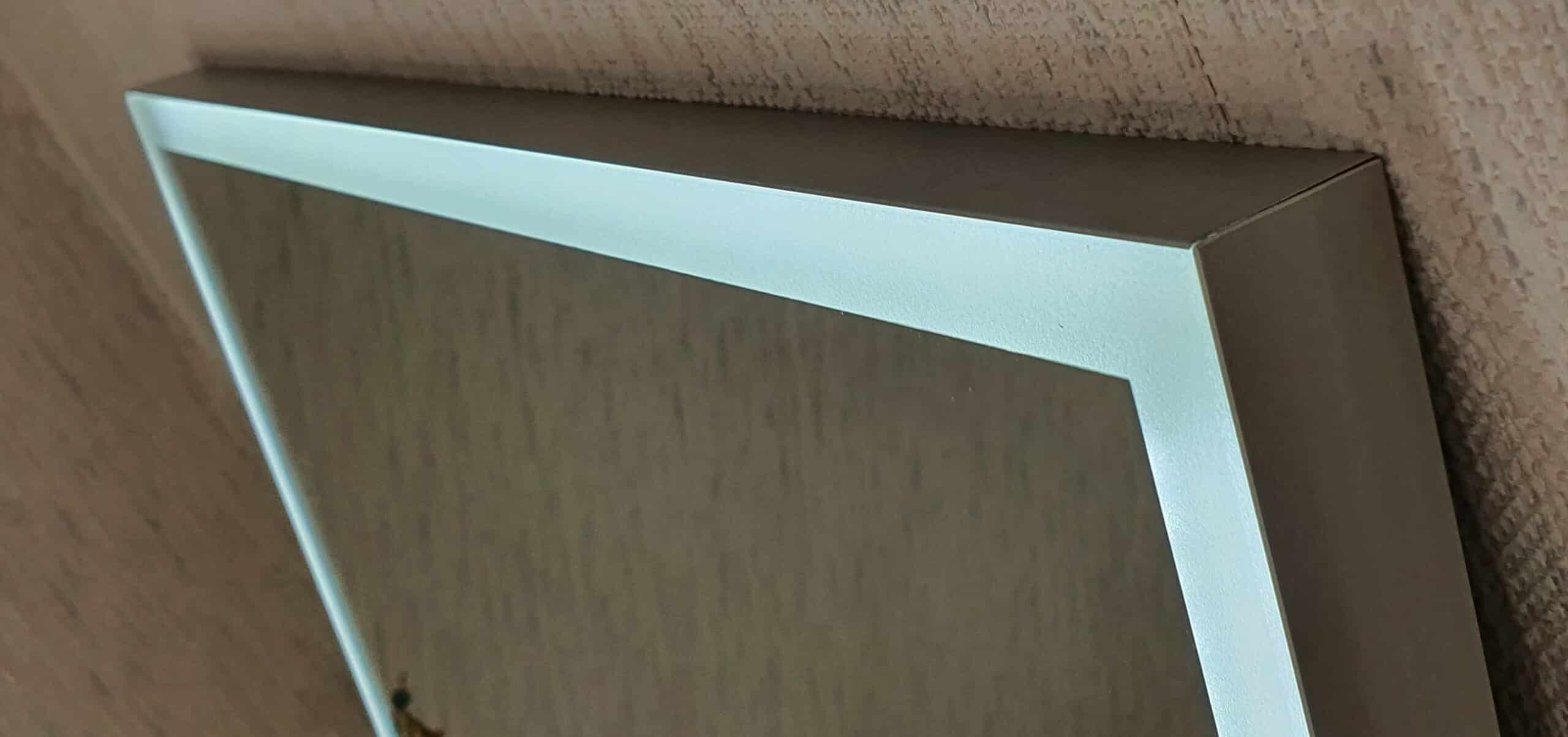 Solid Rechteck mit umlaufendem Mattstreifen Wandspiegel mit LED-4