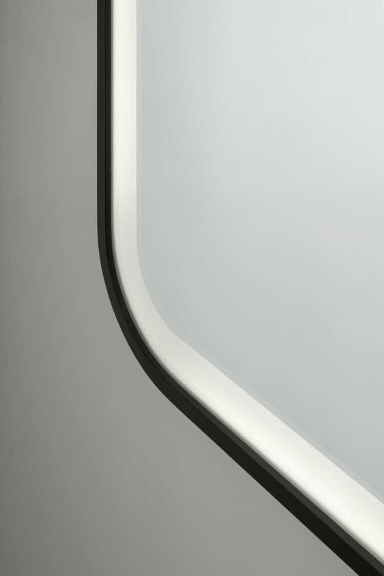 Verso Ovale Ecken Rechteck einem schwarzen Rahmen aus gebürstetem Aluminium. Wandspiegel mit LED 60 x 80 cm-3