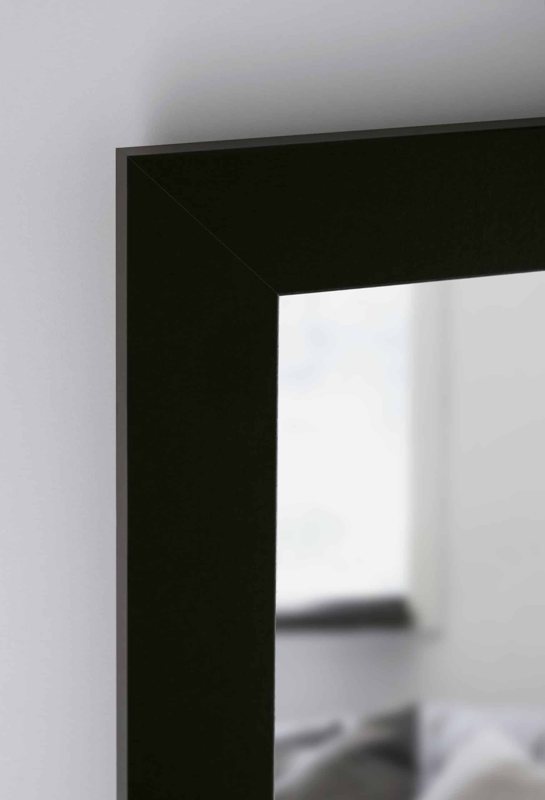 Slim Black Spiegel in einem schwarzen MDF-Rahmen mit dekorativem Furnier-3