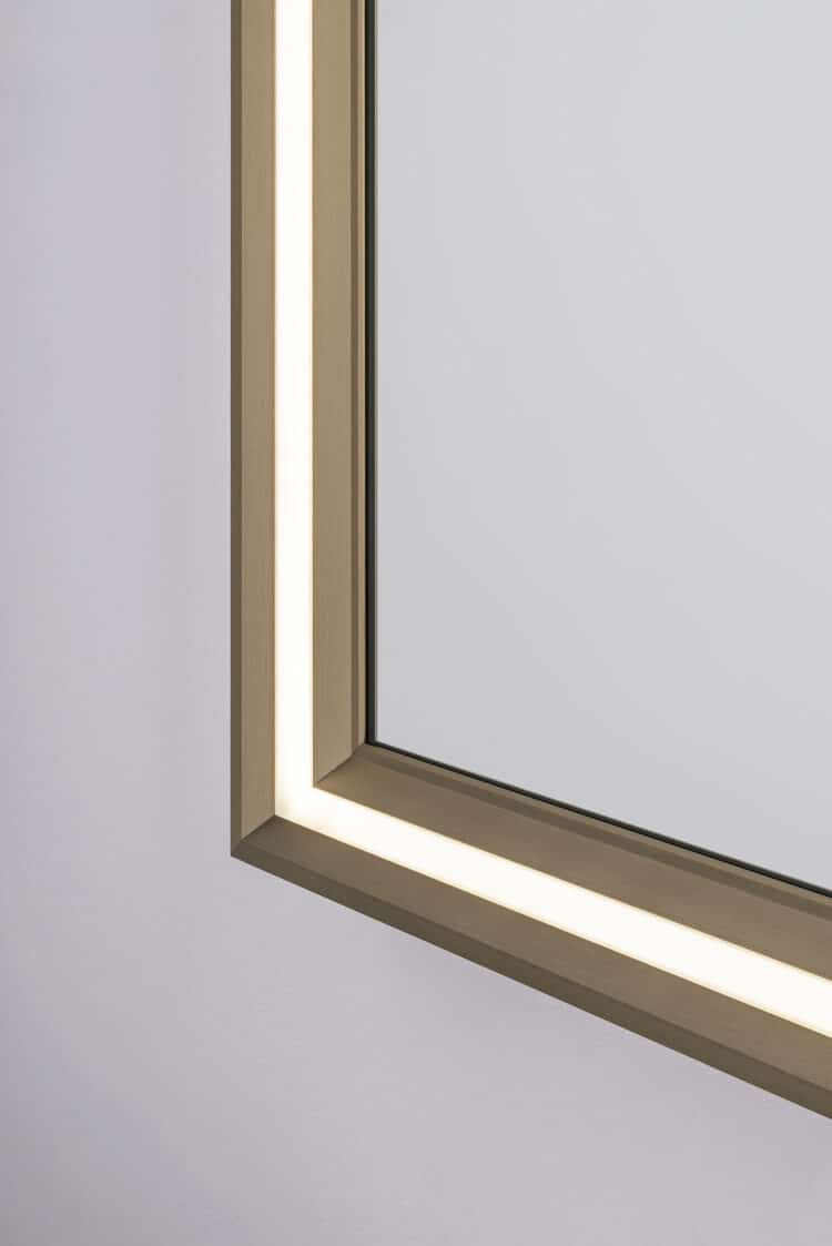 Yuwel Rechteck Wandspiegel im Rahmen aus gebürstetem Aluminium Streifen in der LED-2