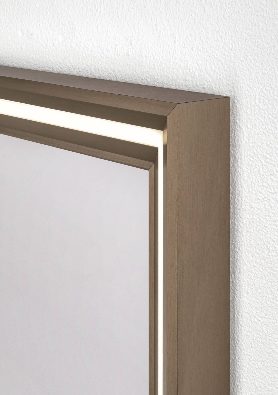 Yuwel Rechteck Wandspiegel im Rahmen aus gebürstetem Aluminium Streifen in der LED-3