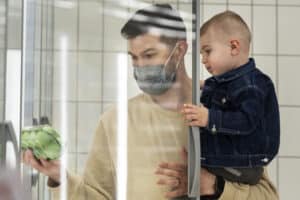 Glasprodukten sicher nutzen: Tipps für Kinderhaushalte